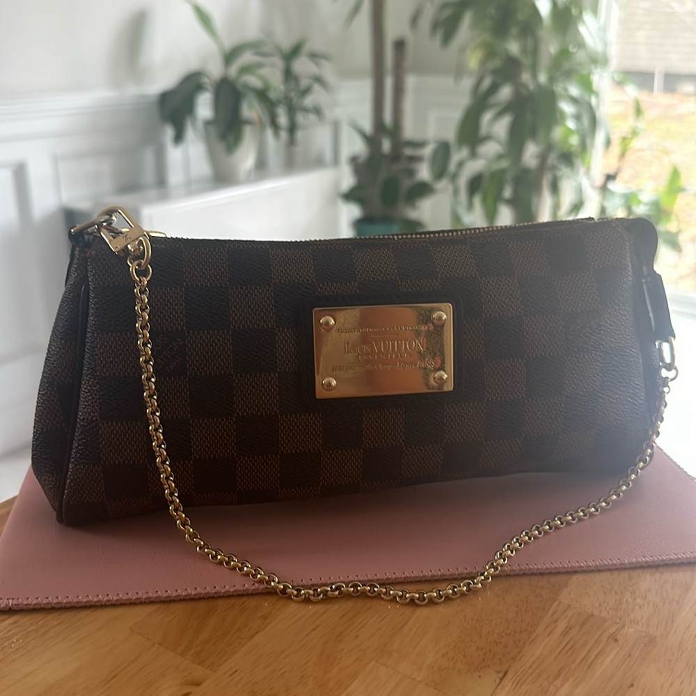 Louis Vuitton Eva clutch